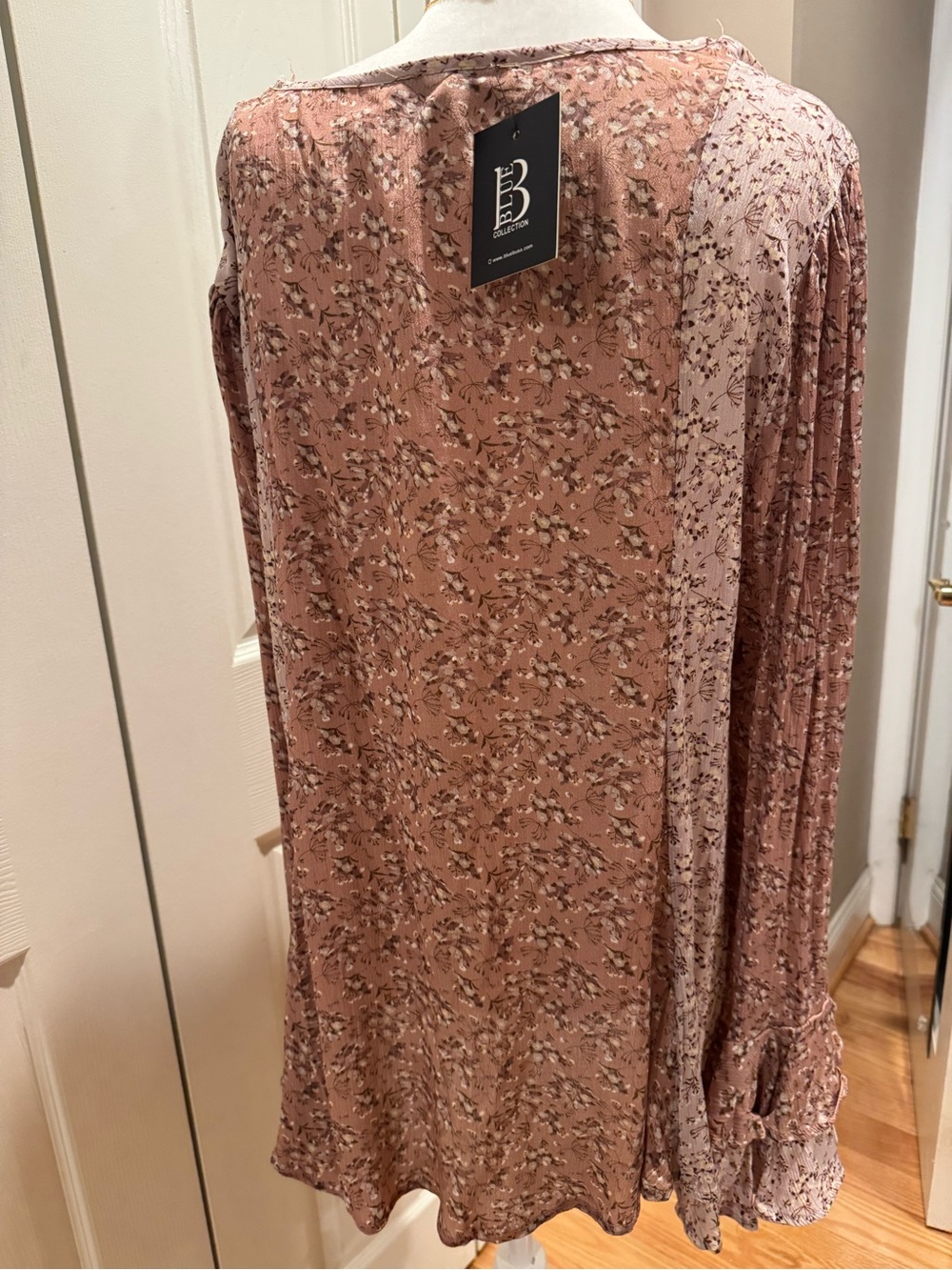 Women's V-Neck Floral Tunic Top in Dusty Rose - Picture 5 of 10